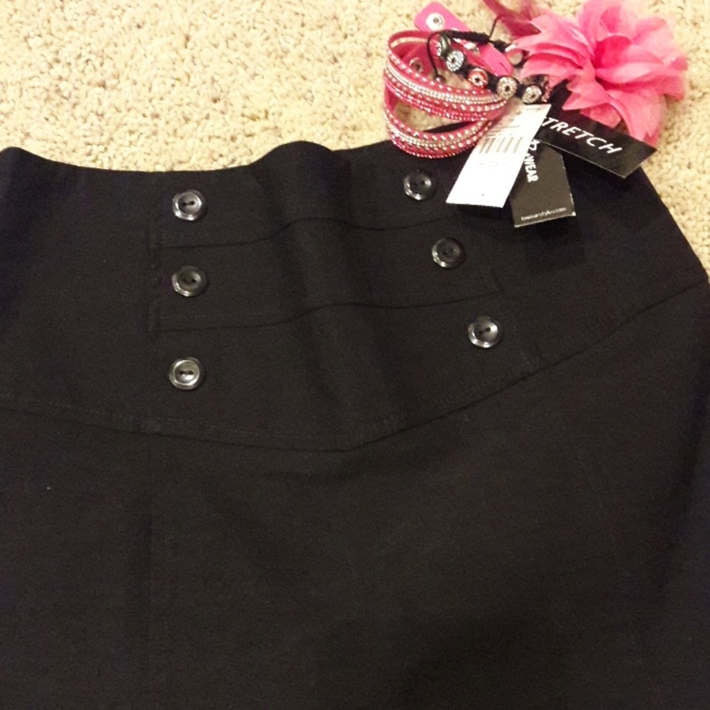 B WEAR skirt - Picture 1 of 8